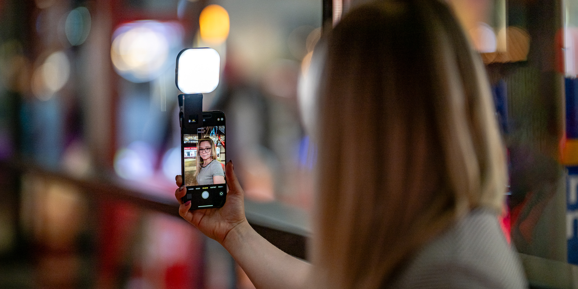Lampka LED Newell Sunny do smartfona